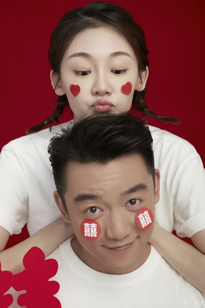 郑恺苗苗晒照庆祝结婚一周年,郑恺苗苗互相晒照庆祝结婚一周年