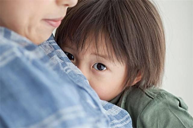 孩子特别内向胆小不爱说话怎么办,孩子不喜欢说话内向胆小怎么办