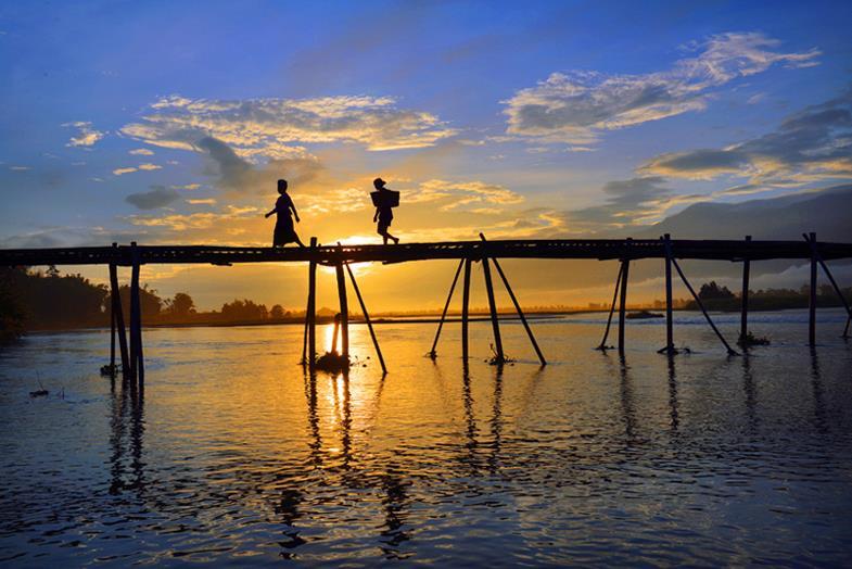 云南瑞丽腾冲离缅甸有多远,瑞丽与腾冲地理位置