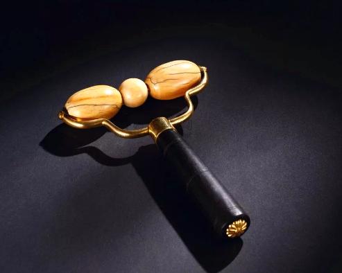 如懿传魏嬿婉头饰盘点,如懿传里面的魏嬿婉为何穿龙袍