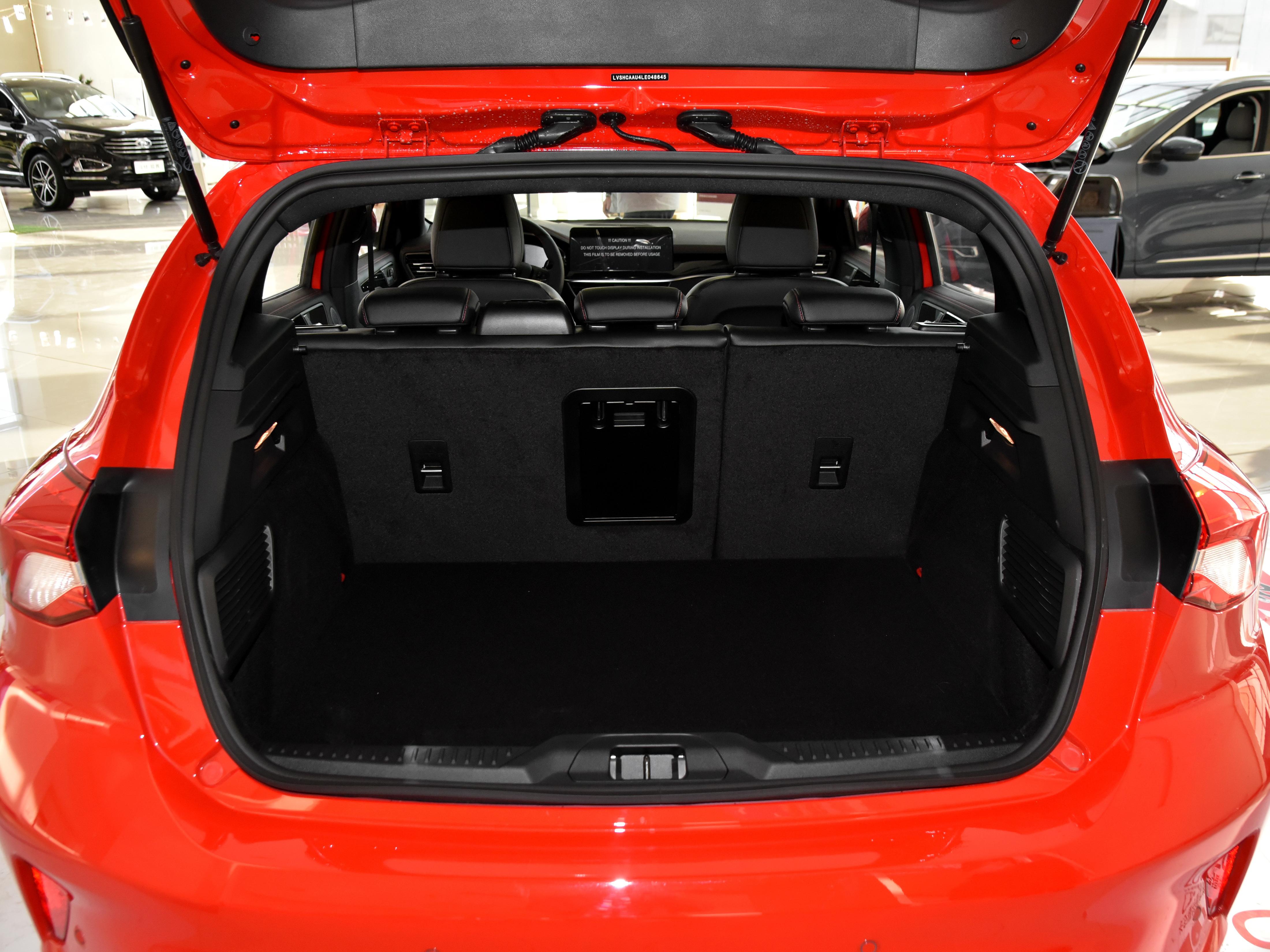 除了动力，品质不输本田思域，实惠的合资轿车，福特福克斯