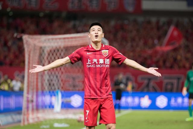 小说都不敢这么写！武磊到队仅20天，3大竞争对手已全部“出局