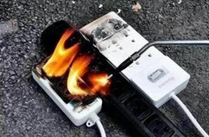 宿舍查出违禁品有什么处分,突击检查宿舍违禁品多会怎么样