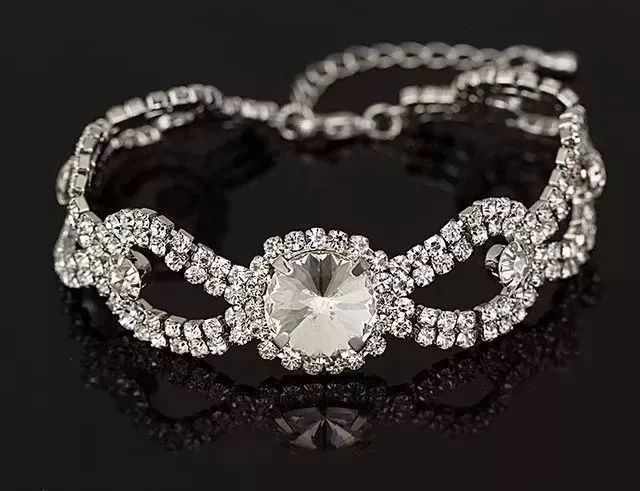 本命年戴点什么首饰,本命年带银的有什么说法