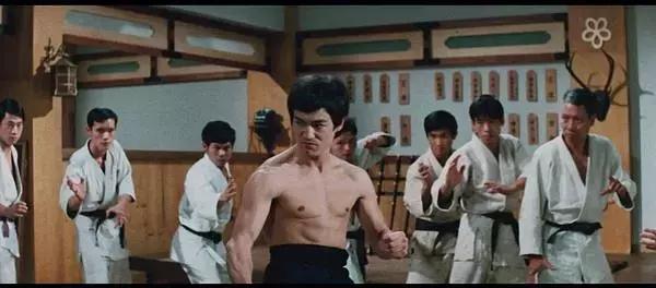 美国人称李小龙功夫之王,李小龙真的不可超越吗