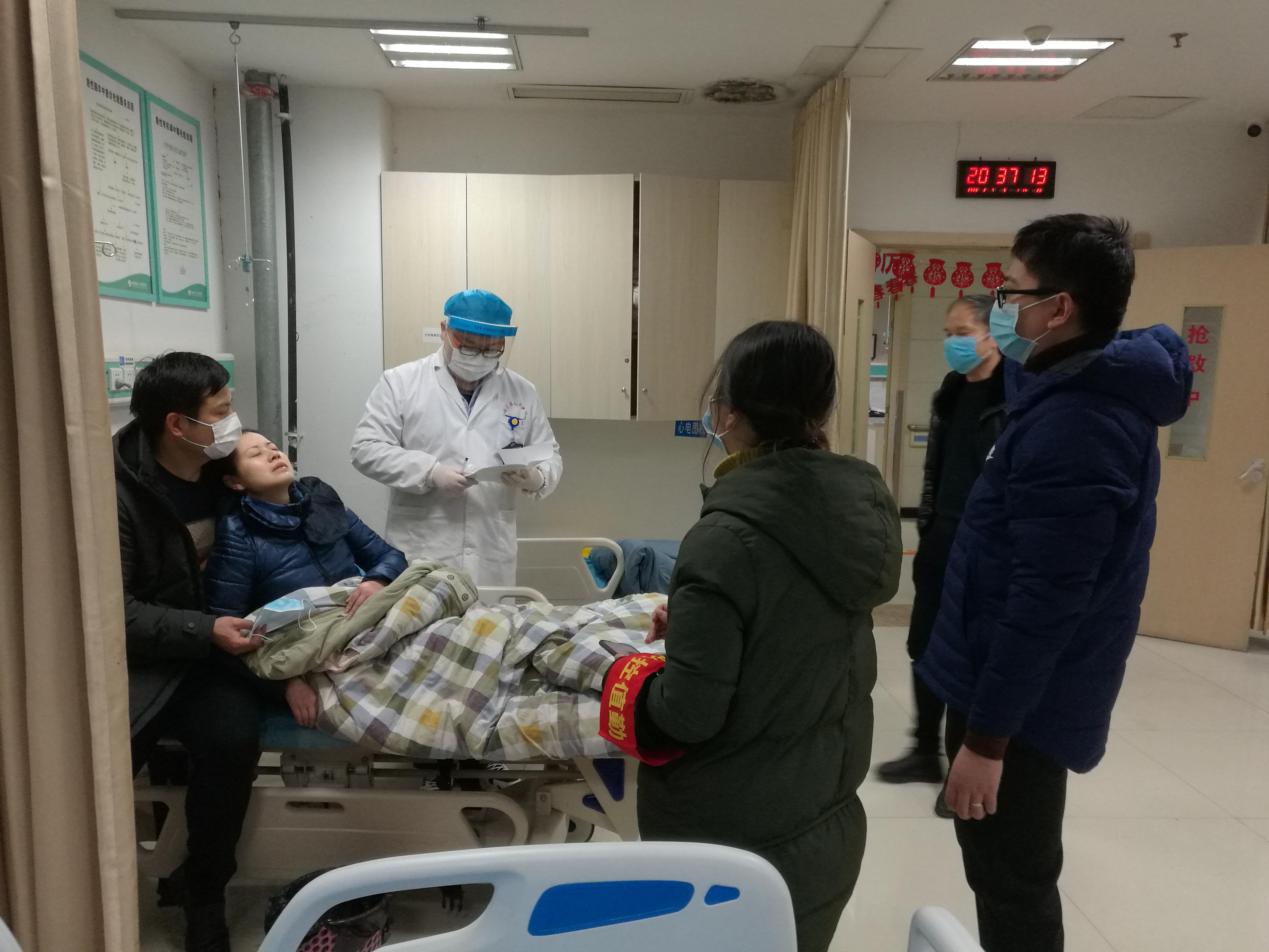 不听劝辱骂工作人员,不听群众意见的领导