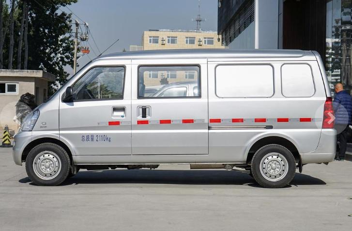 五菱荣光最新5座空间图片,五菱荣光测评2023款