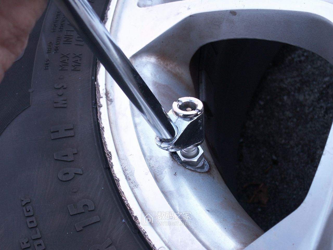 无需匹配的轮胎传感器怎么装,带胎压传感器的轮胎更换教程