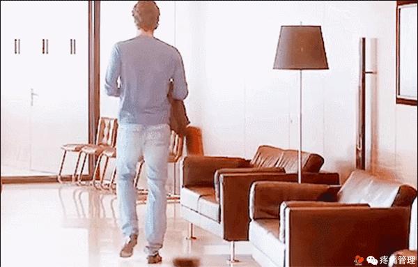 走路屁股扭来扭去是种病，还会导致腰痛、脚痛