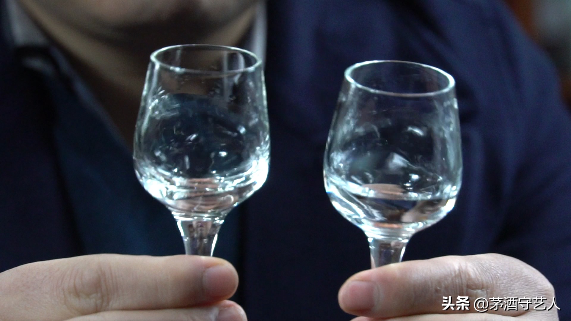 茅酒守艺人品酒,茅酒守艺人的酒测评坛子酒