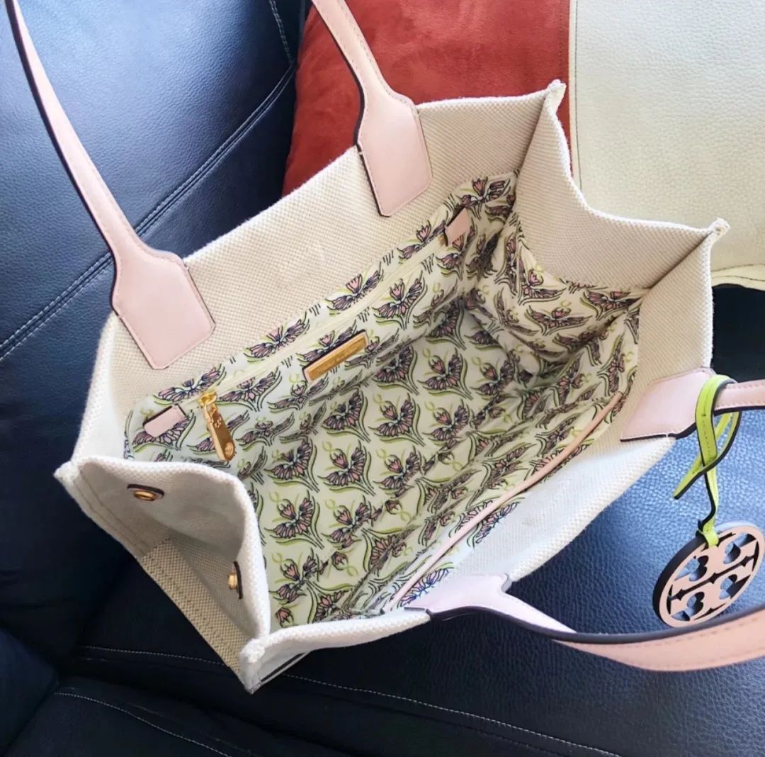 这才爆红一年就这么能“装”了?3w的包一背我都认不出来了…