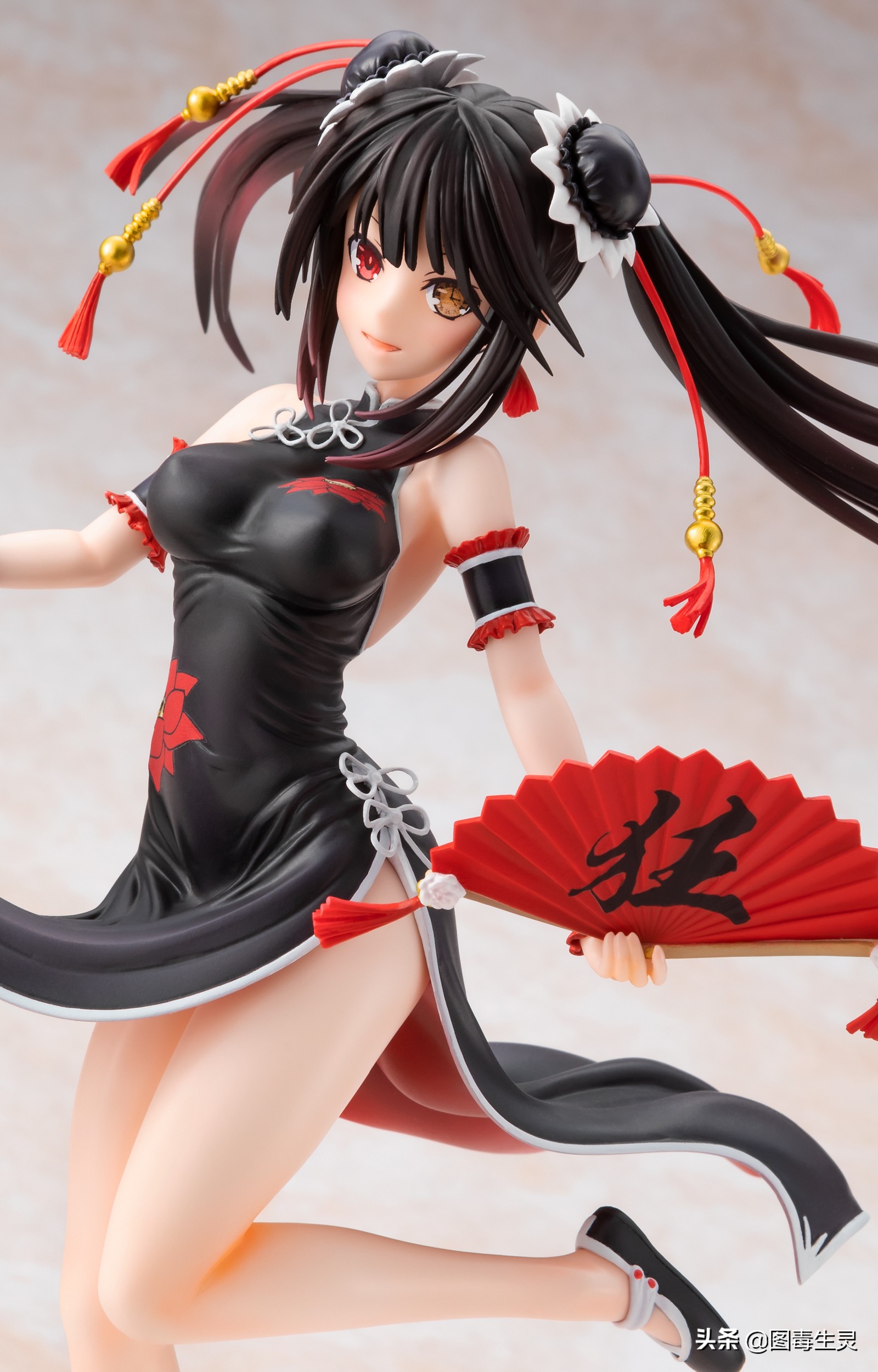 手持狂字折扇身穿黑红旗袍-时崎狂三爆乳中华娘造型手办