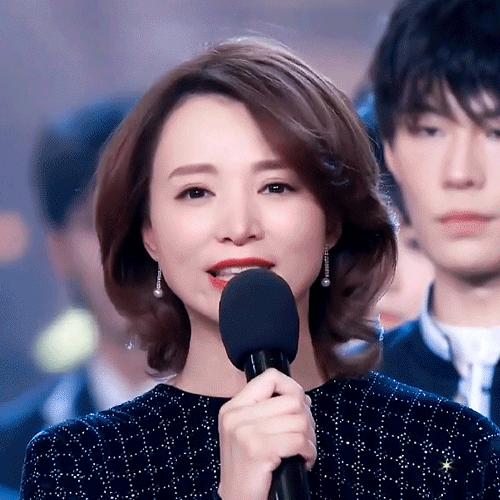 丝巾的11种系法让你时髦整个春季,收腰显瘦中长半身裙丝巾