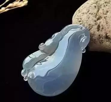 人养玉玉也养人对吗,为什么人可以养玉玉可以养人呢