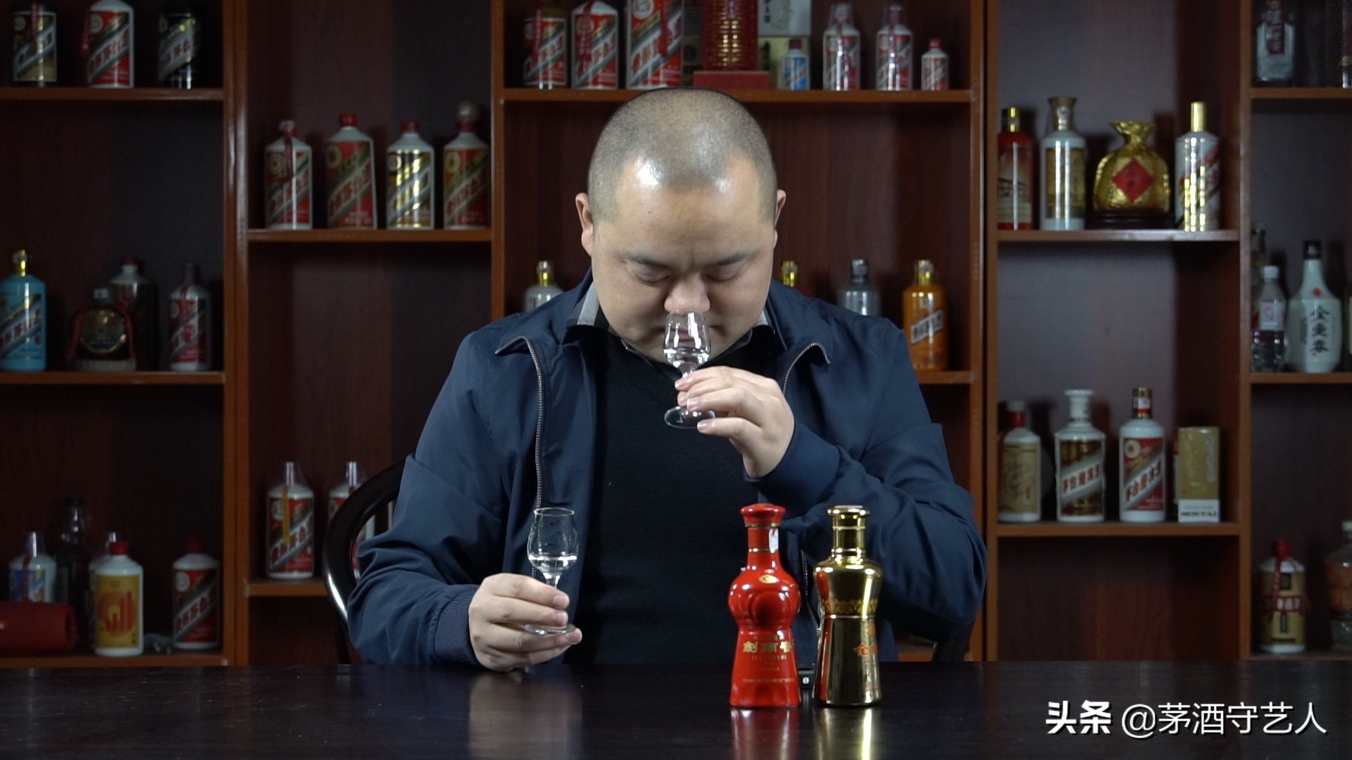 茅酒守艺人品剑南春,茅酒守艺人品尝习酒1988