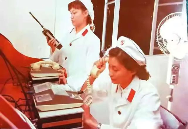 那些年的电话趣事：公用电话的吼声，大哥大的豪气……