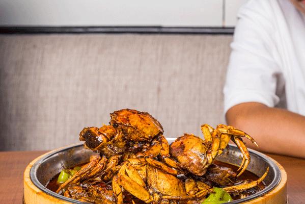 爆排4年の魔都网红大佬,凭①份「冬阴功小龙虾」杀入泰料圈