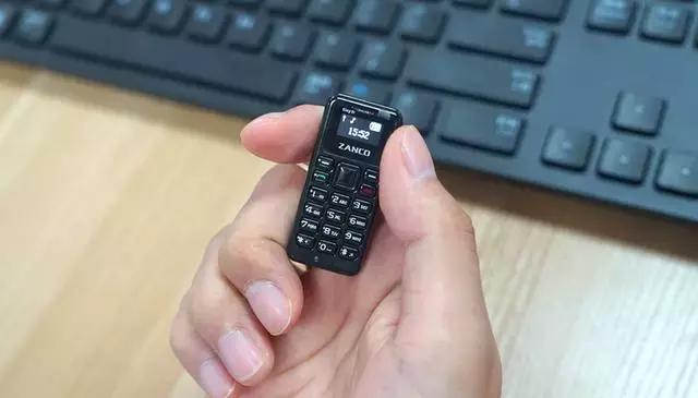 带有通话变声功能的手机,最小最薄的手机只能打电话