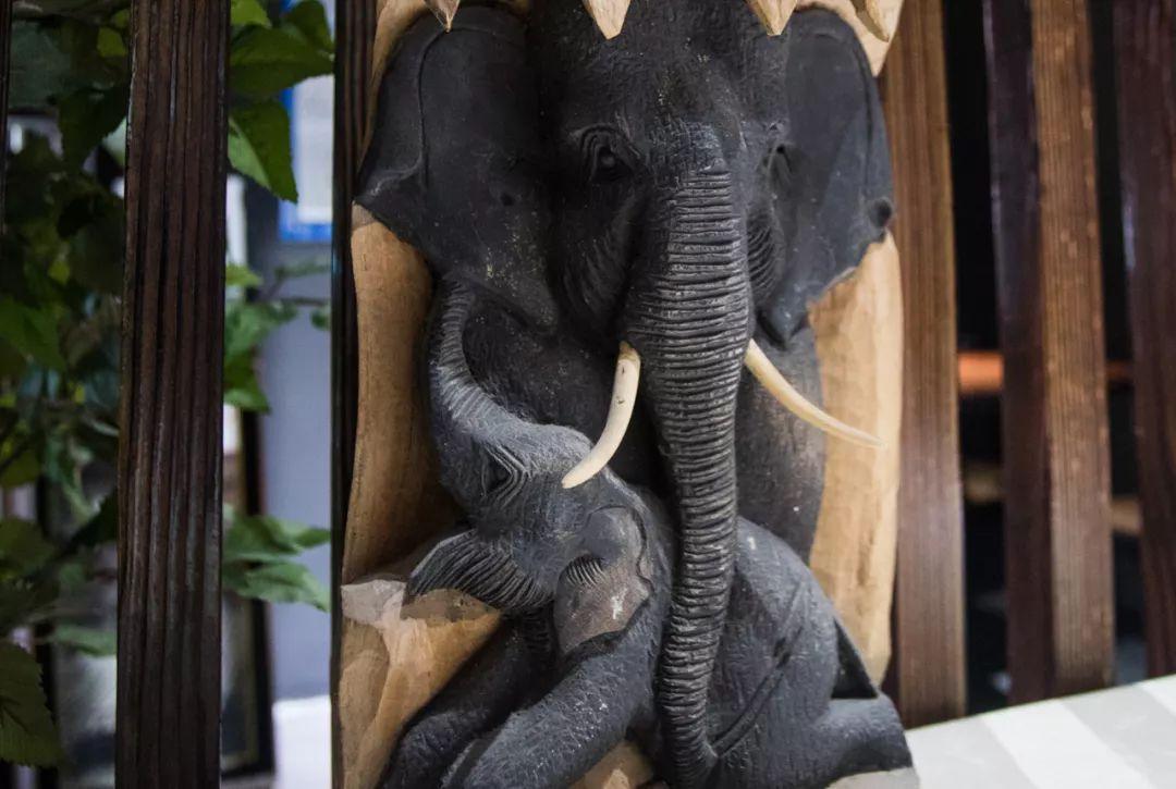 罗湖有家怪店，十个人来吃完饭后，老板居然多了一百个朋友