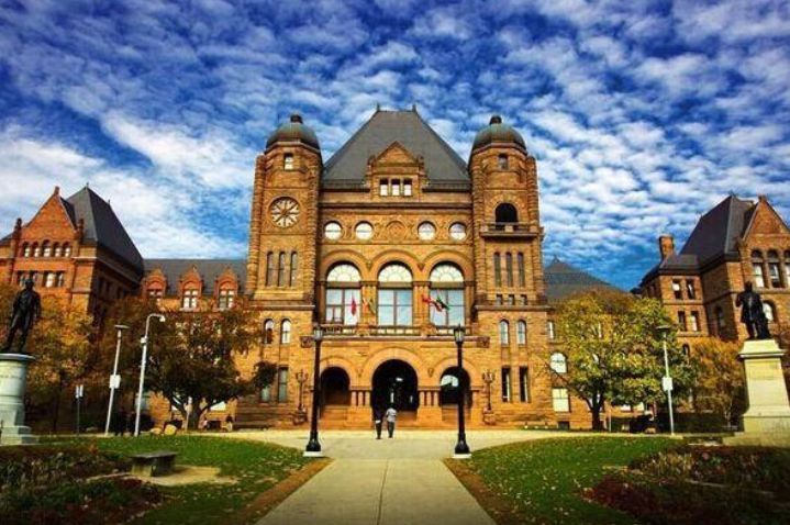 冲学校和冲专业哪个更重要,选专业重要还是选学校重要