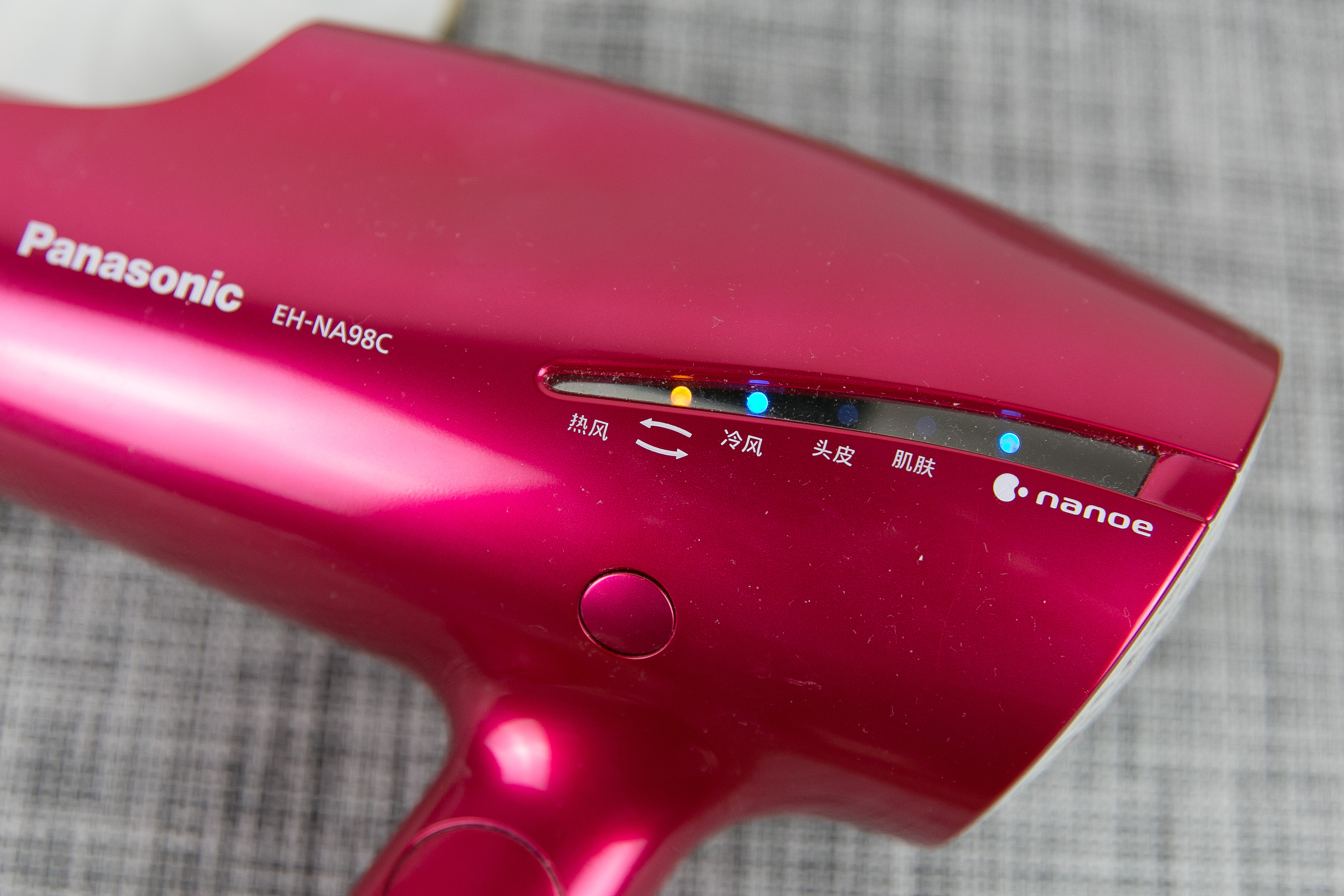 还在为繁琐的护肤步骤而烦恼吗,还在为皮肤问题困扰吗