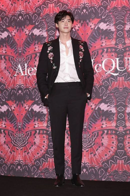 韩国男明星谁穿西服最有气场,韩国男明星穿西装为什么那么好看