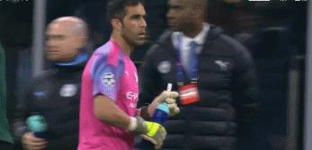 沃克客串门将队友一脸懵逼,沃克当守门员全过程