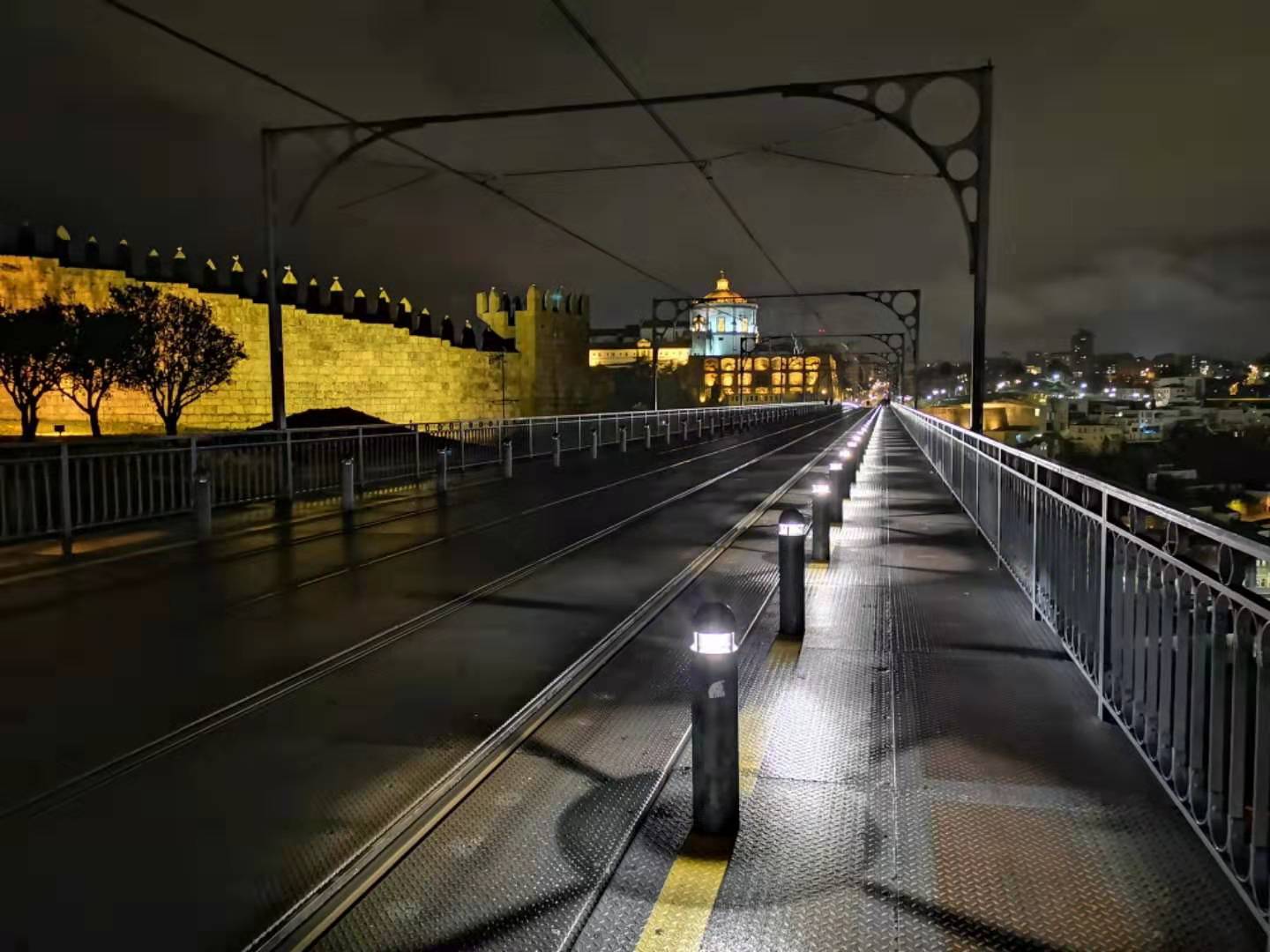 波尔图葡萄牙名城,雨夜漫步