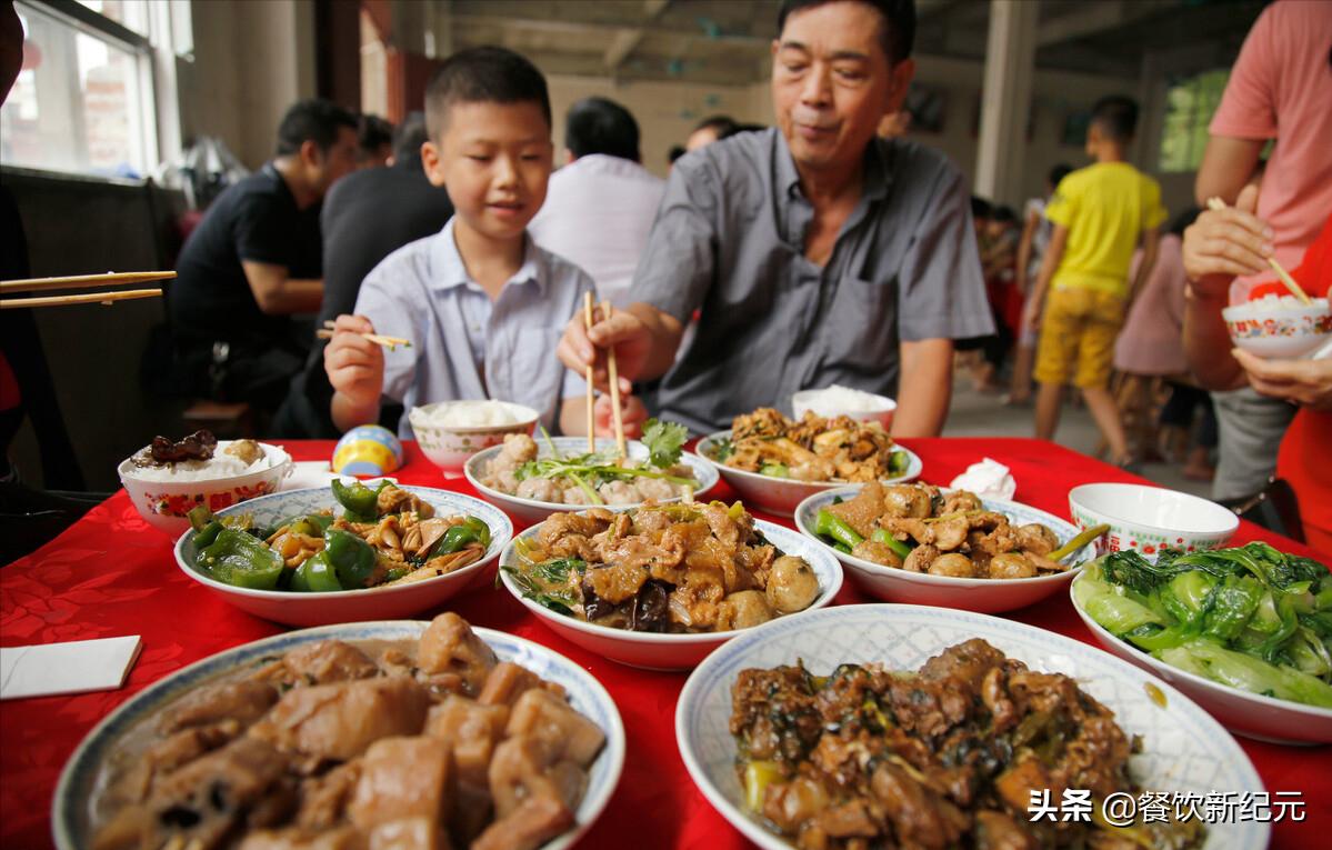 同样是农村办酒席,广西江西云泥之别,网友:没有对比就没伤害