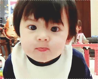 孩子一出生谁来抱有讲究吗,抱刚出生的孩子有什么讲究