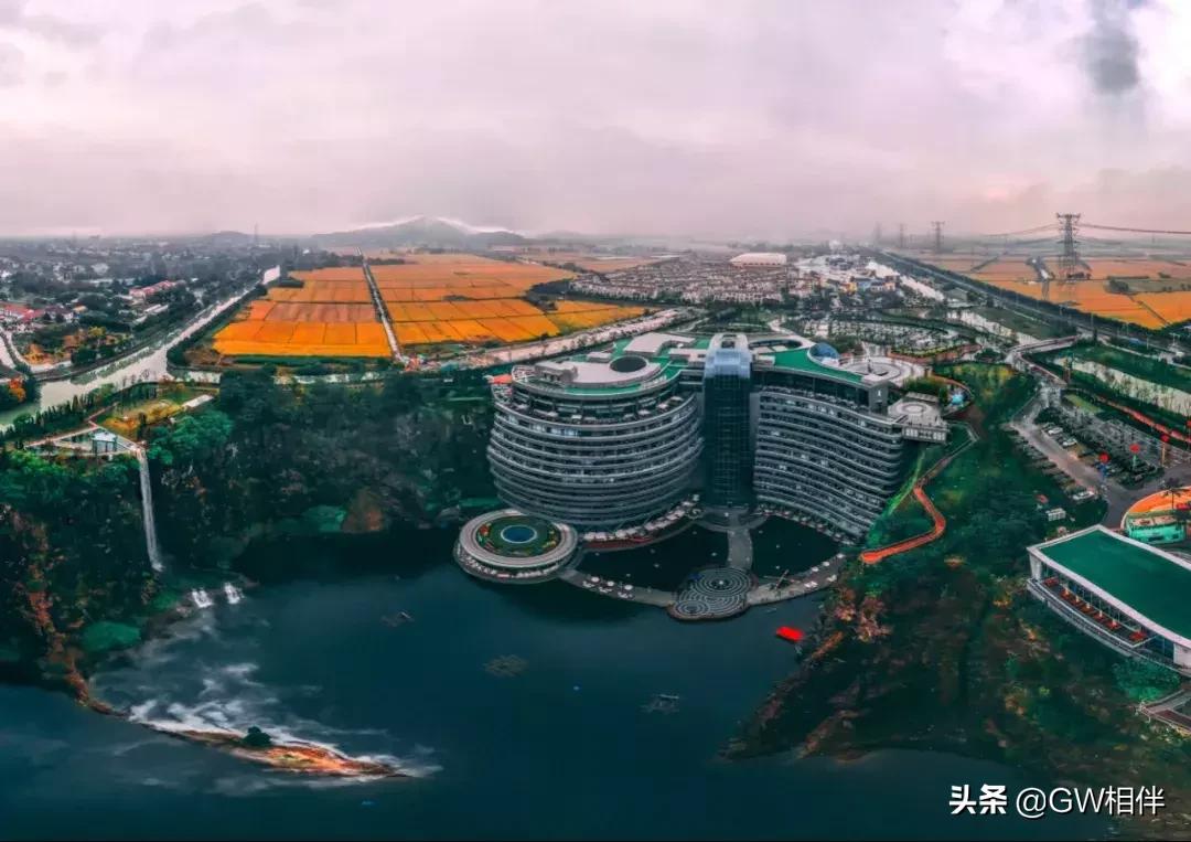 上海世茂深坑酒店建造过程,上海深坑酒店世界建筑奇迹