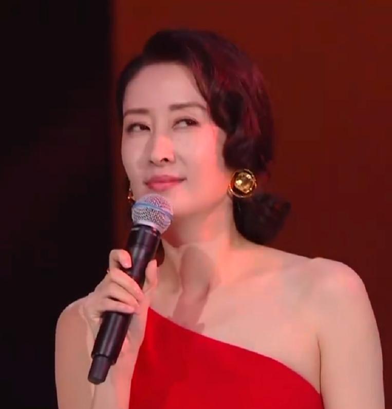 55盛典绝了,王心凌明道时隔16年合体,郎朗吉娜四手联弹燃爆全场