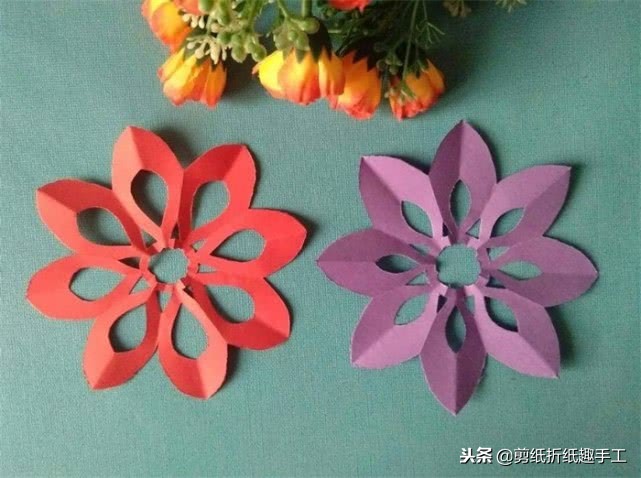 五瓣花窗花的剪纸过程,剪纸教程五瓣心形窗花的剪纸方法