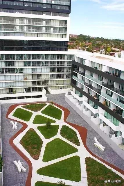 世界上的路本来很平凡，自从遇上设计师，此路非彼路