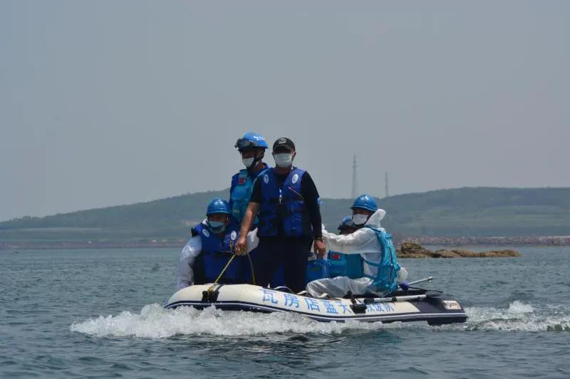 瓦房店男子坠落,一男子在海边遇难