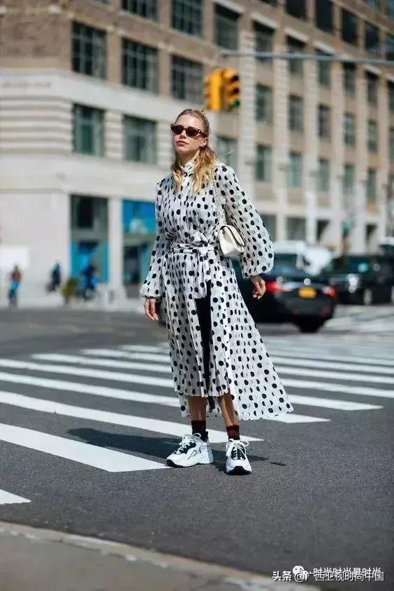 老爹鞋视觉上比较大怎么搭配,老爹鞋哪款好看舒适又百搭