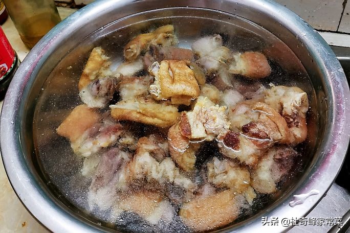 年夜饭猪蹄汤寓意,年夜饭必备家常菜猪蹄寓意