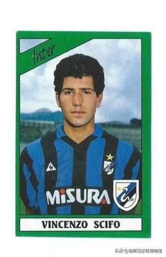 第一个穿白球鞋的球星,马拉多纳南非世界杯场边秀脚法