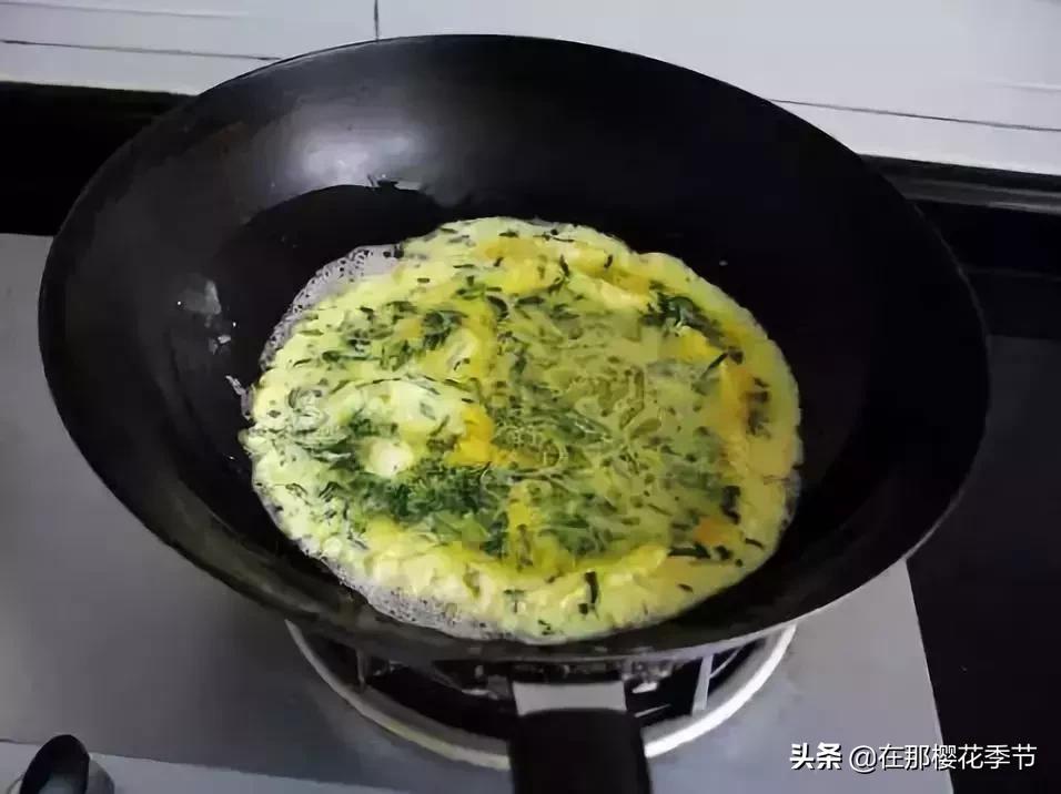 一位客家妈妈用艾草煮水给儿子洗澡,结果万万没想到...