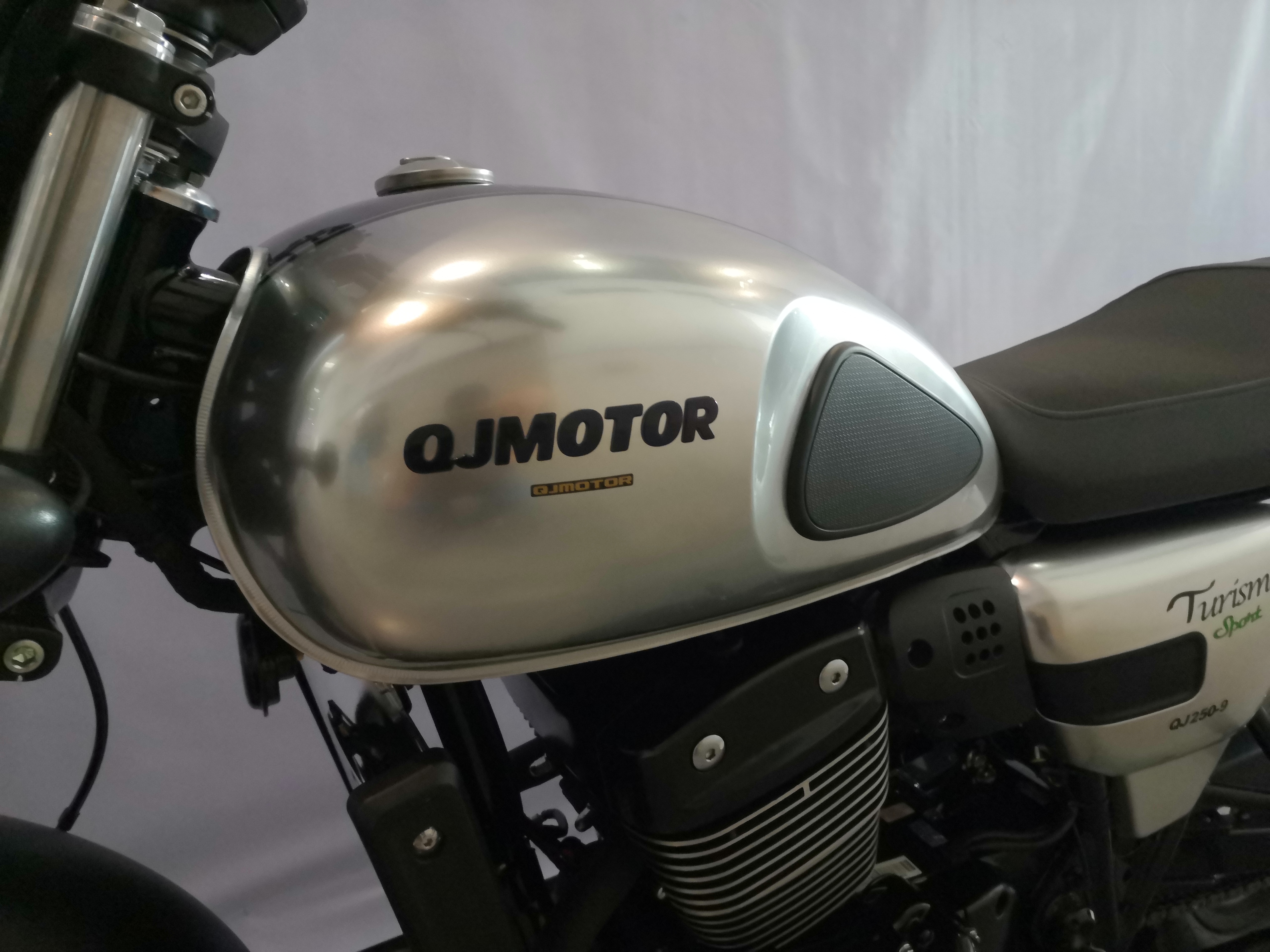 qjmotor逸250复古摩托测评,逸250深度测评