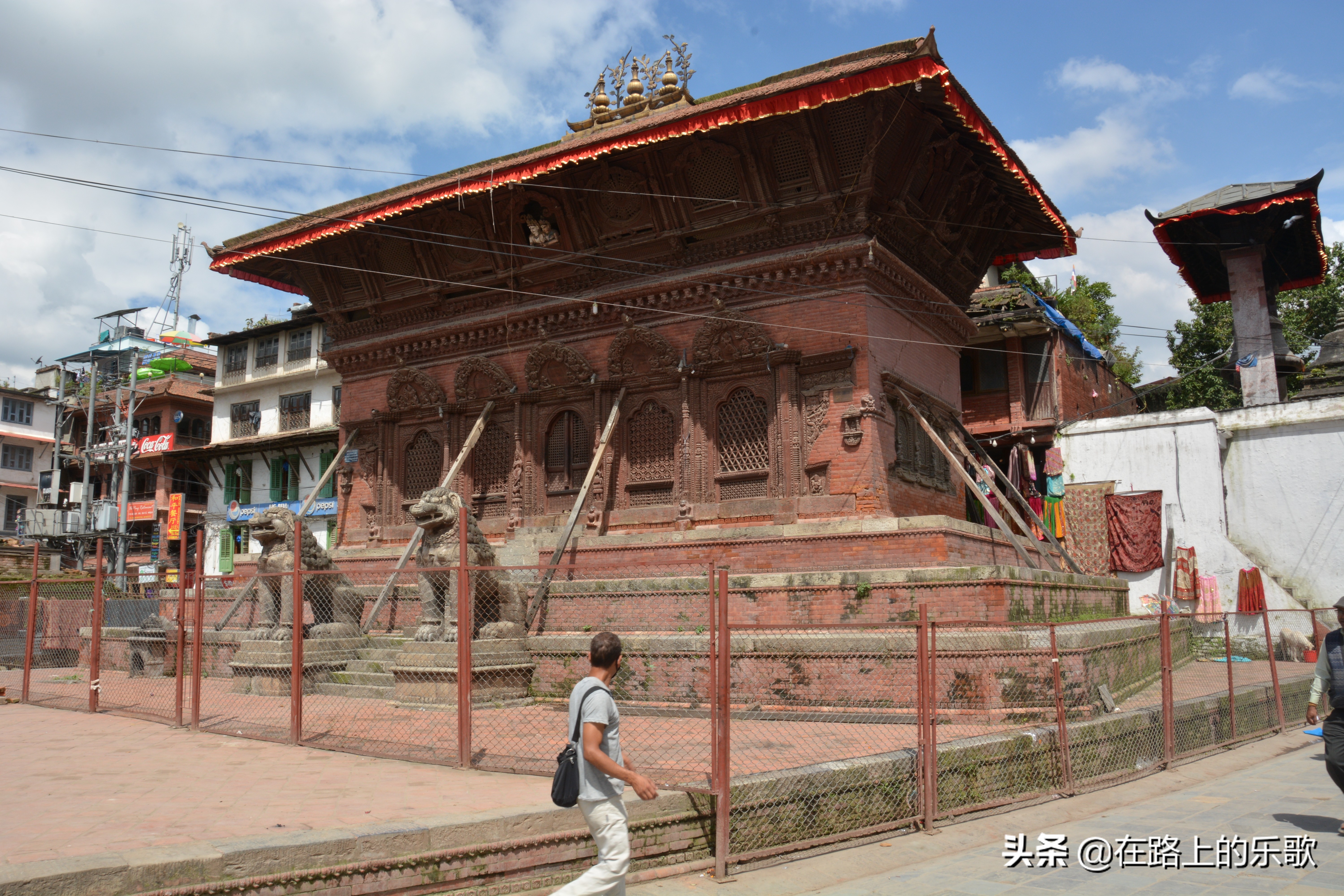 拉萨到尼泊尔从什么地方出境 (拉萨到尼泊尔开放入境了吗)