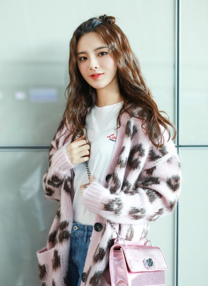 杨超越的脸型适合什么发型,杨超越八字刘海定型