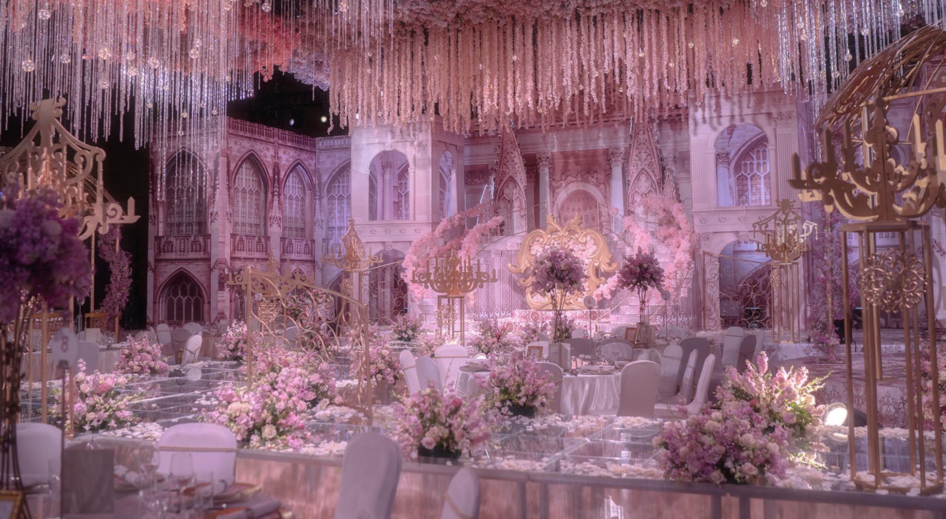 王思聪送酒神的劳斯莱斯是哪款,酒神王思聪婚礼送劳斯莱斯