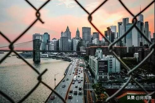 房子严重过剩为什么还要盖,现在老百姓买不起房子怎么办