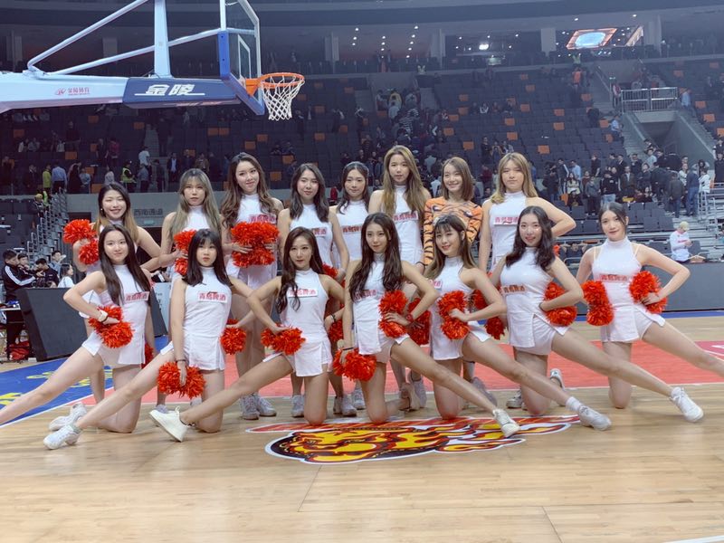宏远宝贝13年成最老牌啦啦队，丰满性感被模仿，转型变美工程