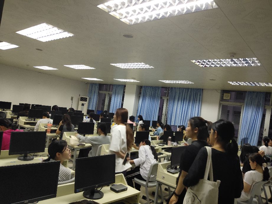 广东女子职业技术学院地铁站,广州女子职业学院附近的学校