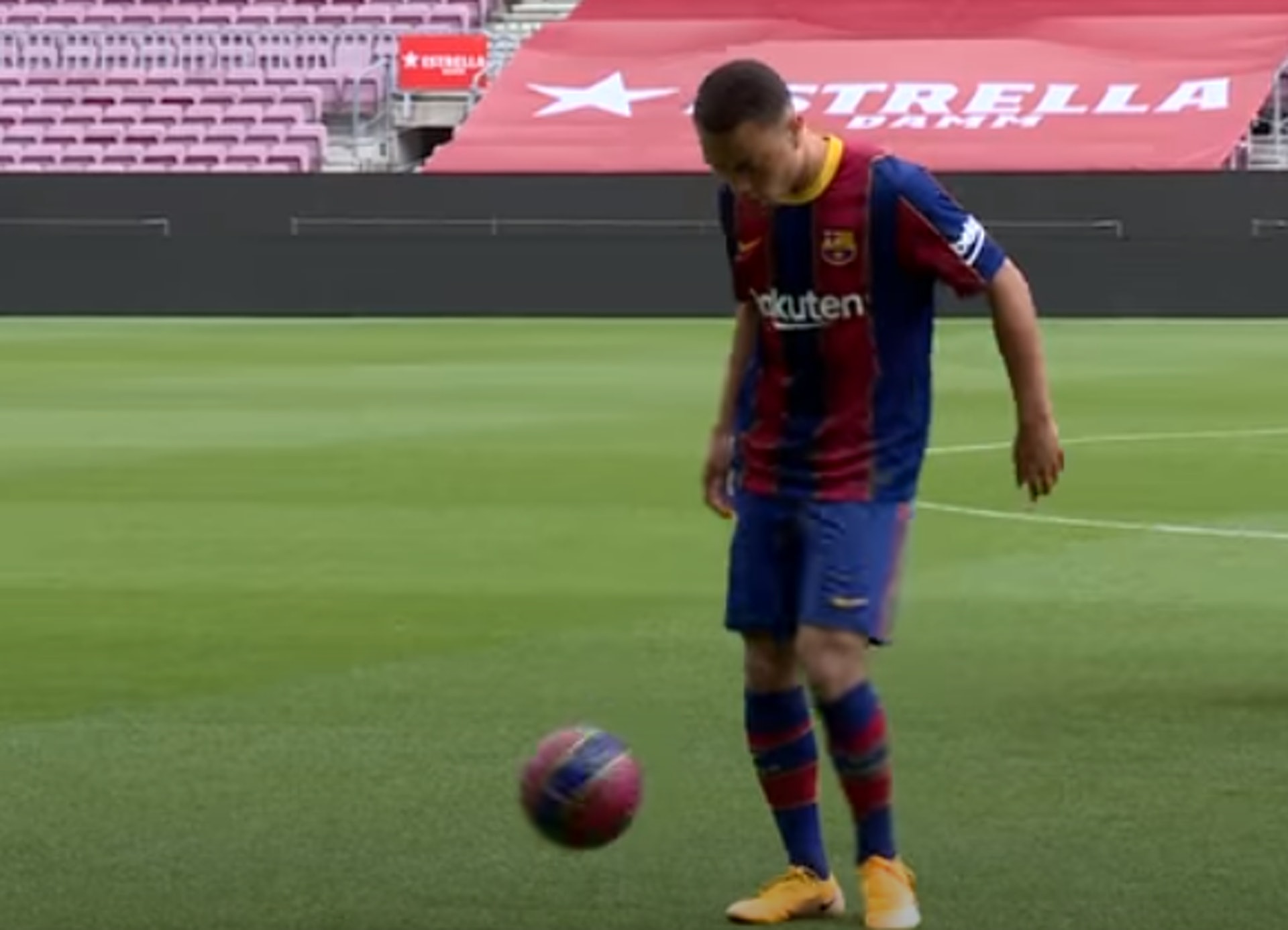 诺坎普新援颠球,在诺坎普球场