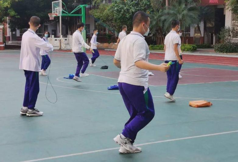 体育老师跑步有多快,体考1千米跑步的技巧