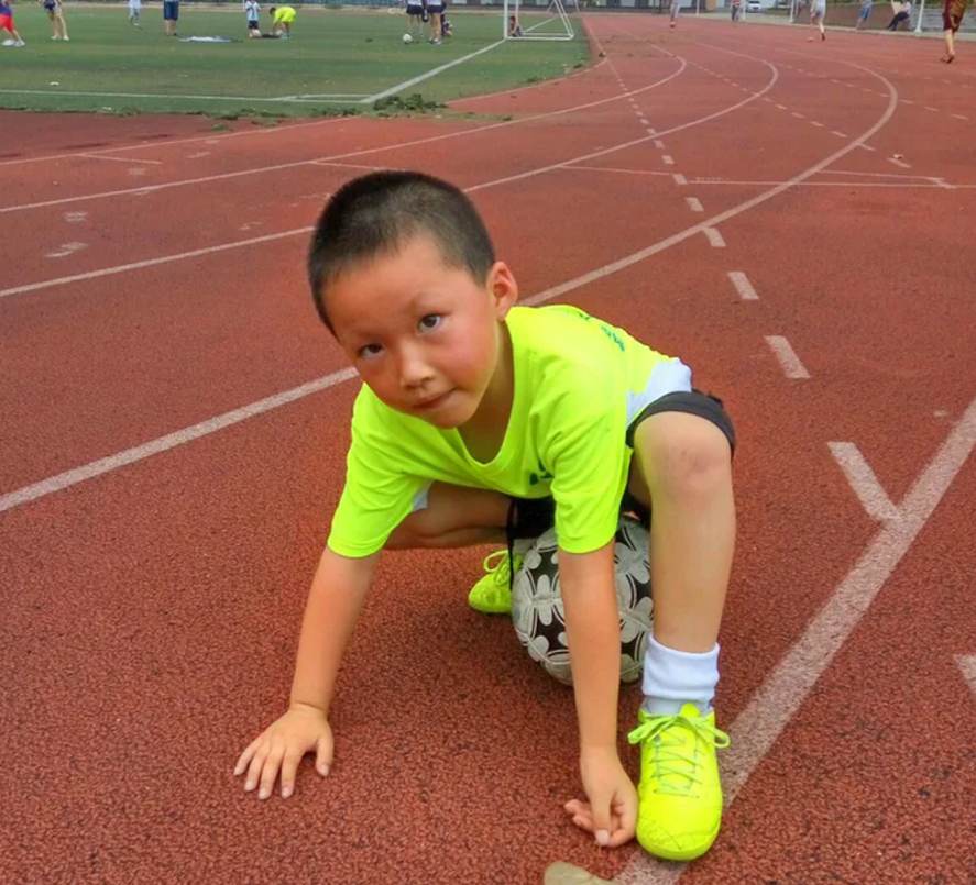 小小少年足球教学,青少年足球成长之路