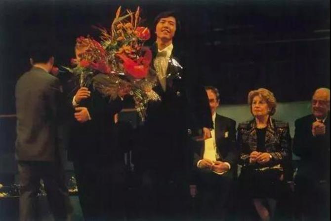 李云迪嫖娼被抓，属于被小姐连带供出，典型的拔出萝卜带出泥